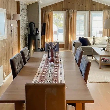 Vakantiehuis Cozy Modern Near Sjusjoen Mesnali